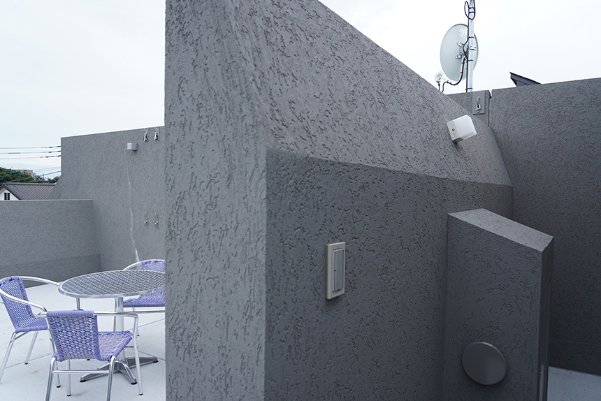 北仕切り壁とサービス・エリア